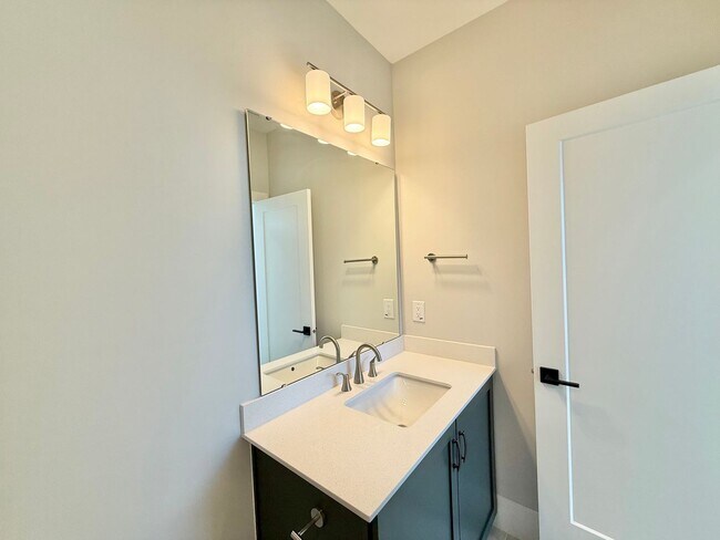 Building Photo - Newly Built 5BD, 4.5BA Knightdale Home wit...