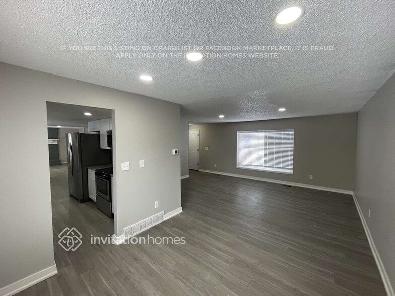 Building Photo - 18623 E Lehigh Ave