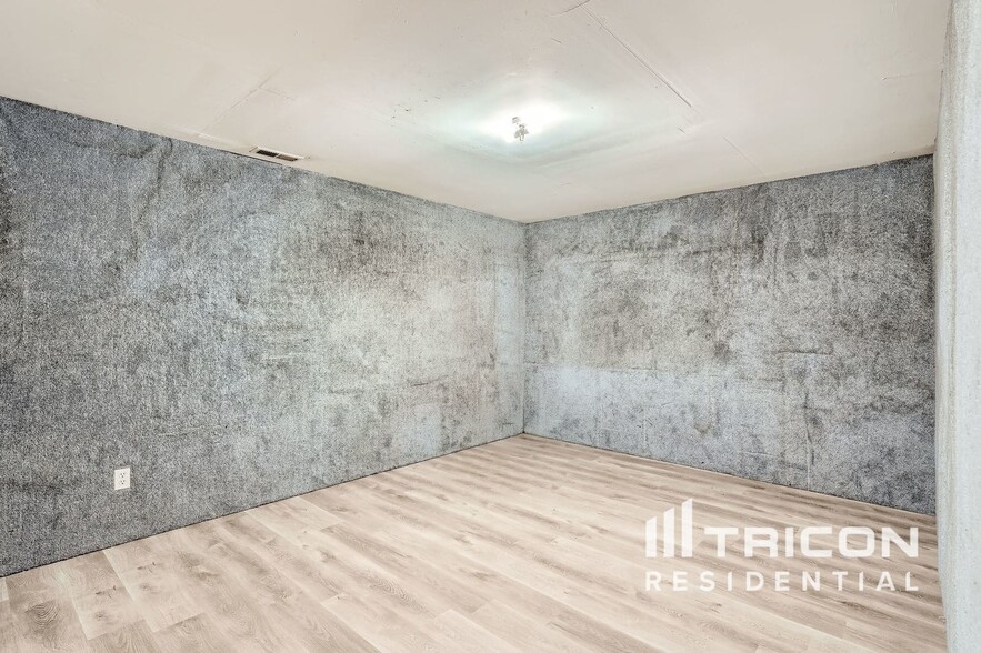 Building Photo - 2909 S 76th St