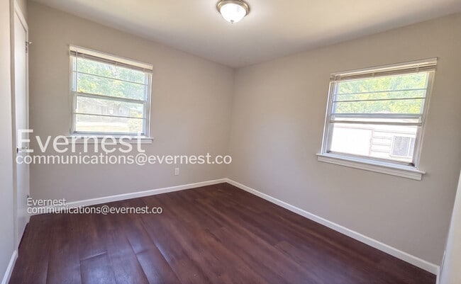 Building Photo - 200 Woodward Dr