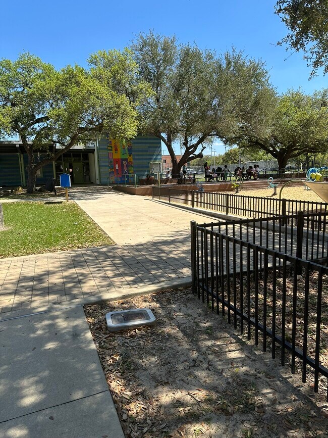 Building Photo - 8818 Ilona Ln