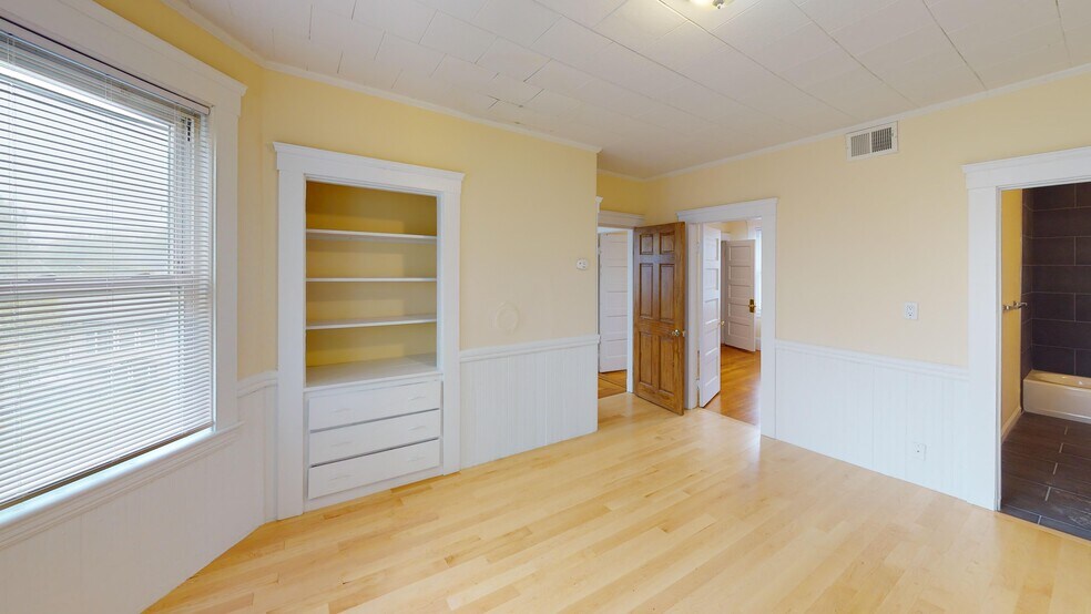 Building Photo - 41 Hovenden Ave