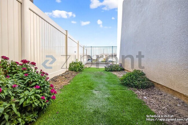 Building Photo - 7651 Heathblossom St