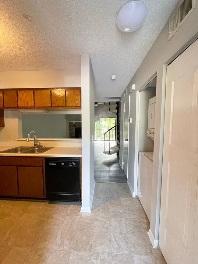 Building Photo - Harbison