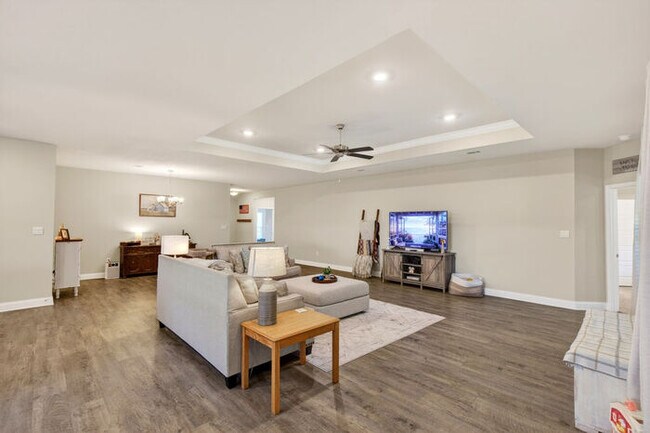 Building Photo - 8009 Crawford Dr