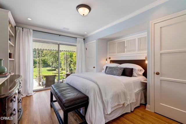 Building Photo - 807 N Doheny Dr