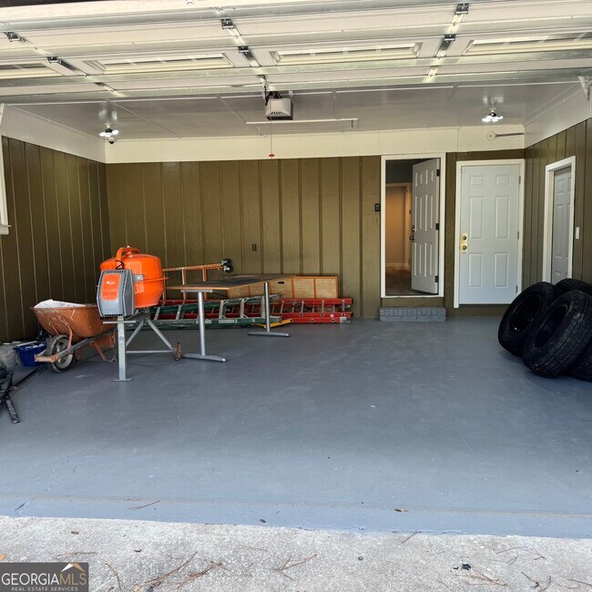 Building Photo - 6571 Rock Springs Rd