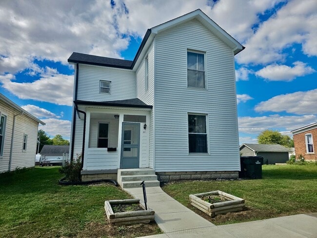 Primary Photo - 621 N Carver St