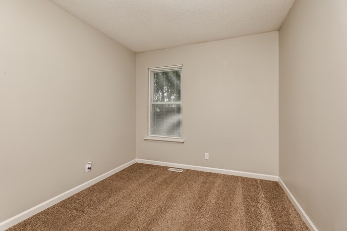 Building Photo - 565 Bridgette Dr