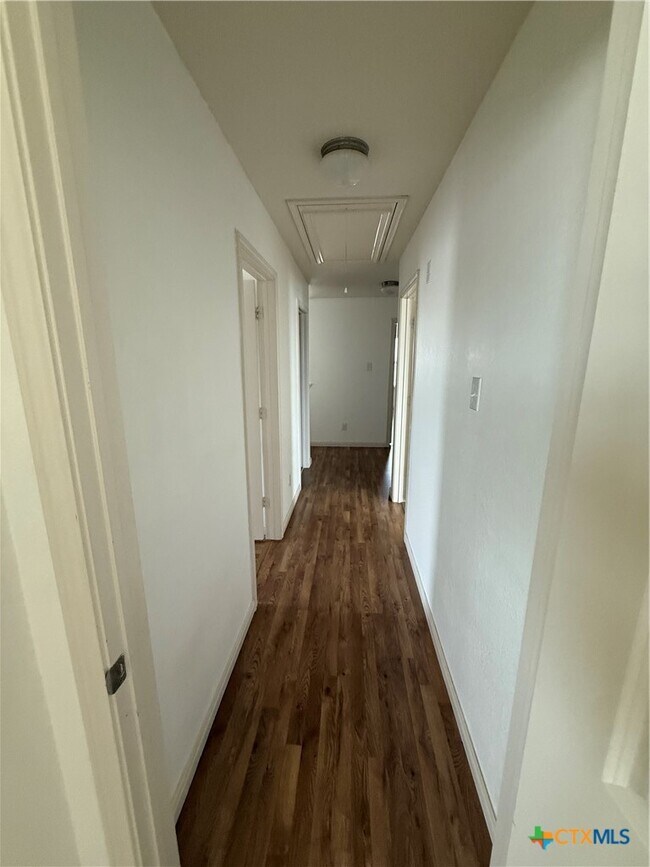 Building Photo - 202 Posey Pass