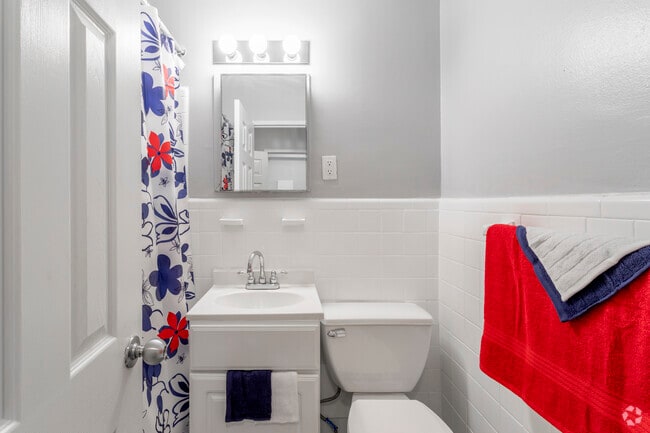 Studio - 342 SF - Hilltop House