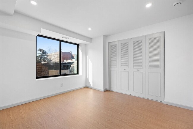 Building Photo - 1243 Beacon St