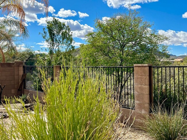 Building Photo - Southwestern Home Adjoining Natural Desert...