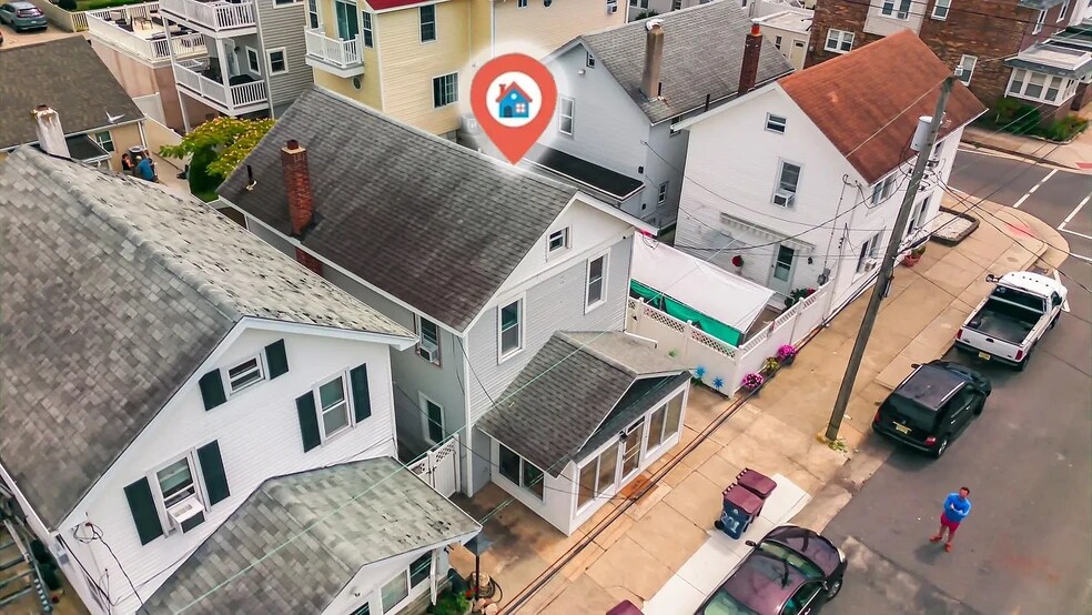 Building Photo - 201 N Portland Ave