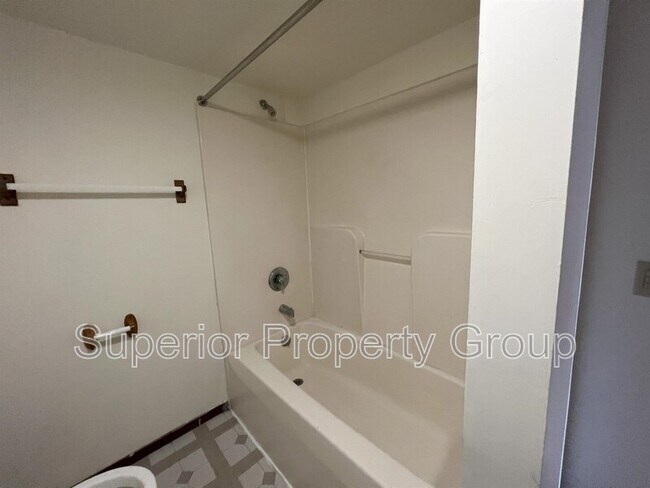 Building Photo - 150 S River St