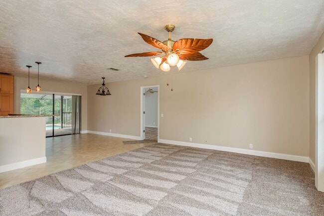 Building Photo - Pool Home Near Florida Beaches