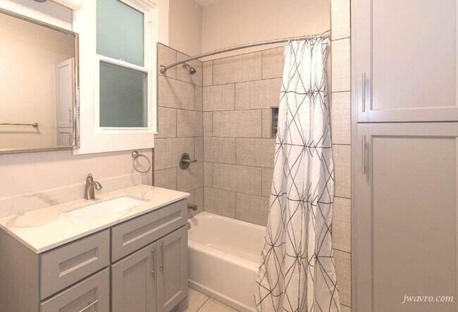 Building Photo - 2268 Bryant St