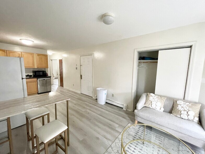 Building Photo - 80 Hammond St