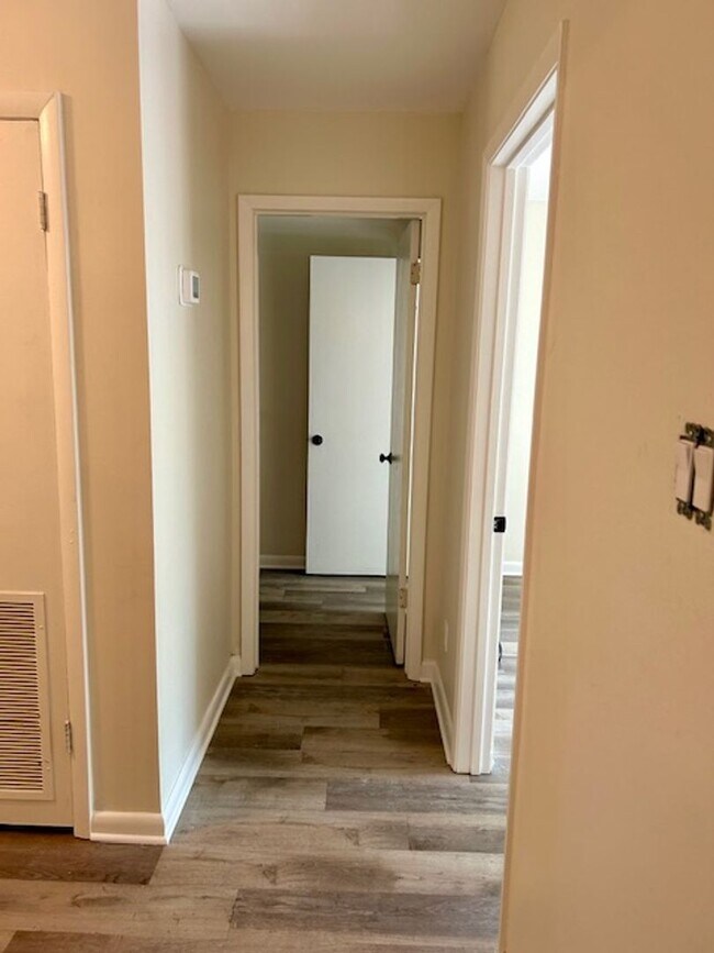 Building Photo - 848 E Boston St