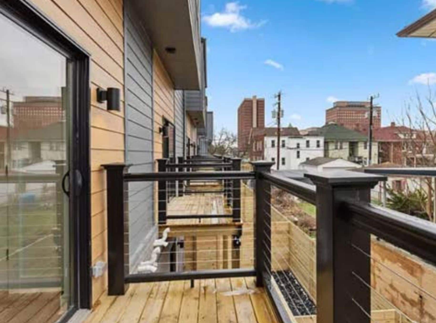 Building Photo - 1547 Pallister St