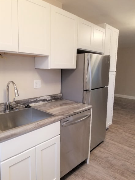 Building Photo - 1 Glen Elm Dr