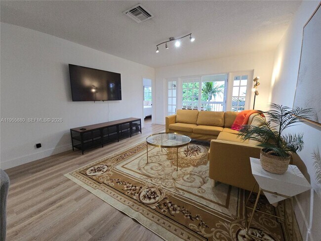 Building Photo - 2424 SE 17th St