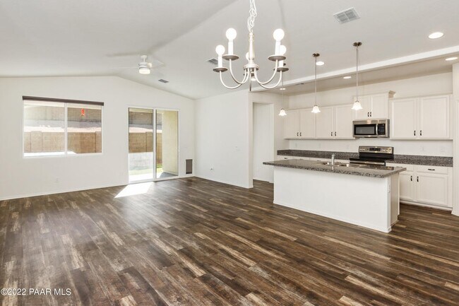 Building Photo - 1385 Warbler Wy