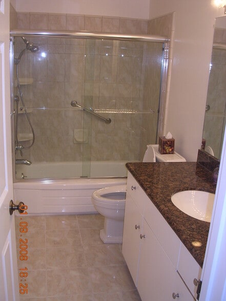 Main bathroom - 200 Elm St