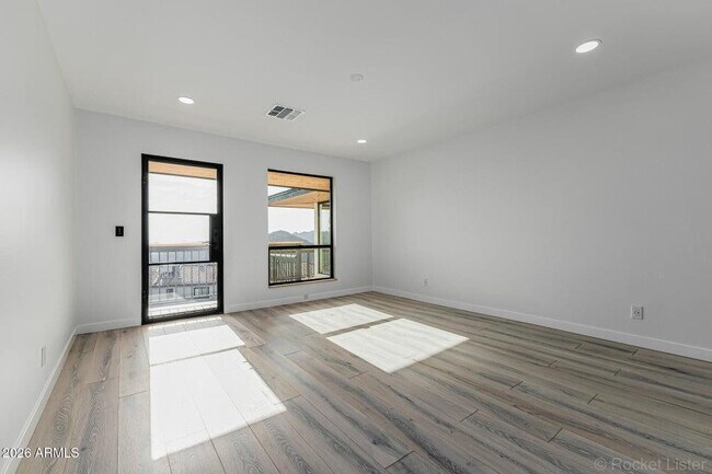 Building Photo - 6111 Victoria Dr