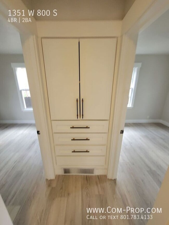 Building Photo - 1351 W 800 S