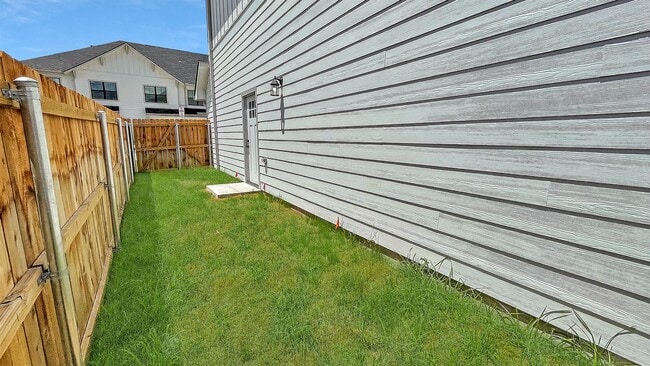 Building Photo - 2101 Jax Dr