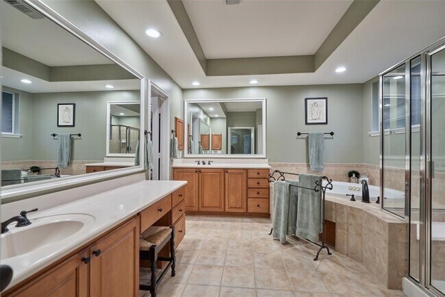 Building Photo - 43 S Longsford Cir