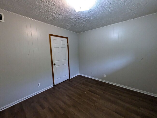 Building Photo - 4619 Hartel St