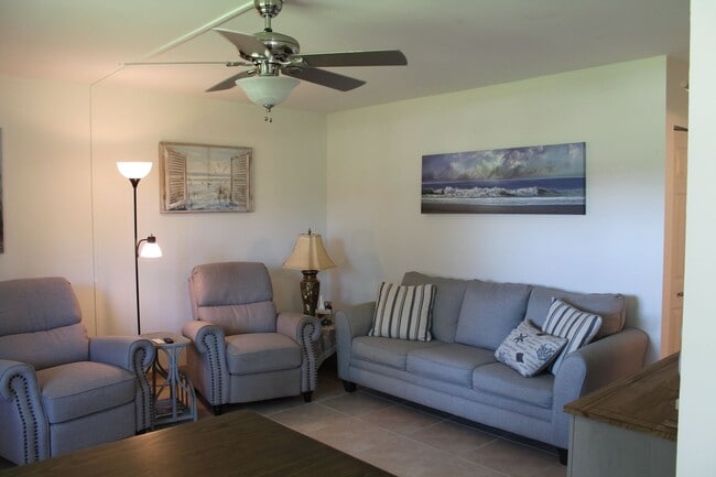 Building Photo - Trendy One Bedroom in Central Island Location - Available April 1-2026