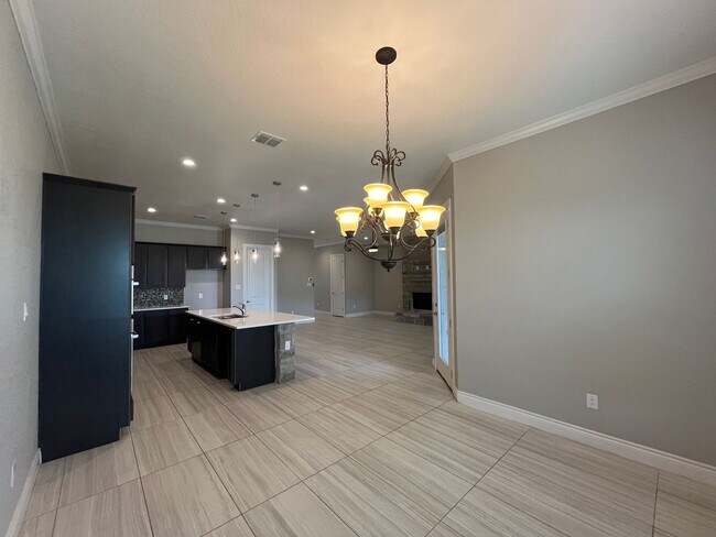 Building Photo - 4815 Viewcrest Rd