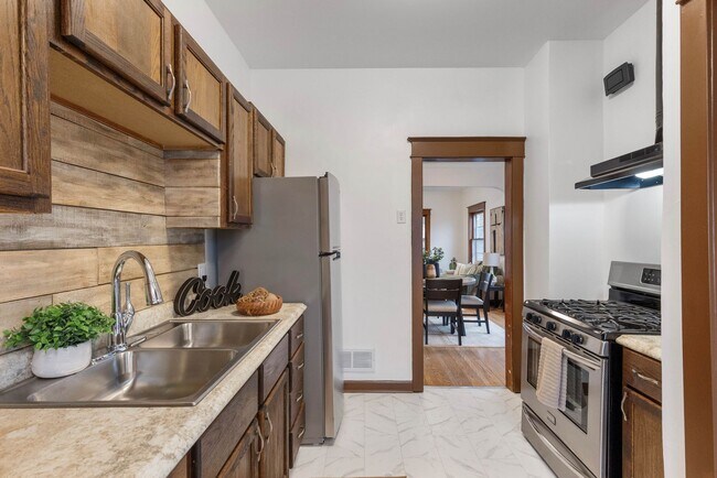 Building Photo - MOVE-IN READY!!!!