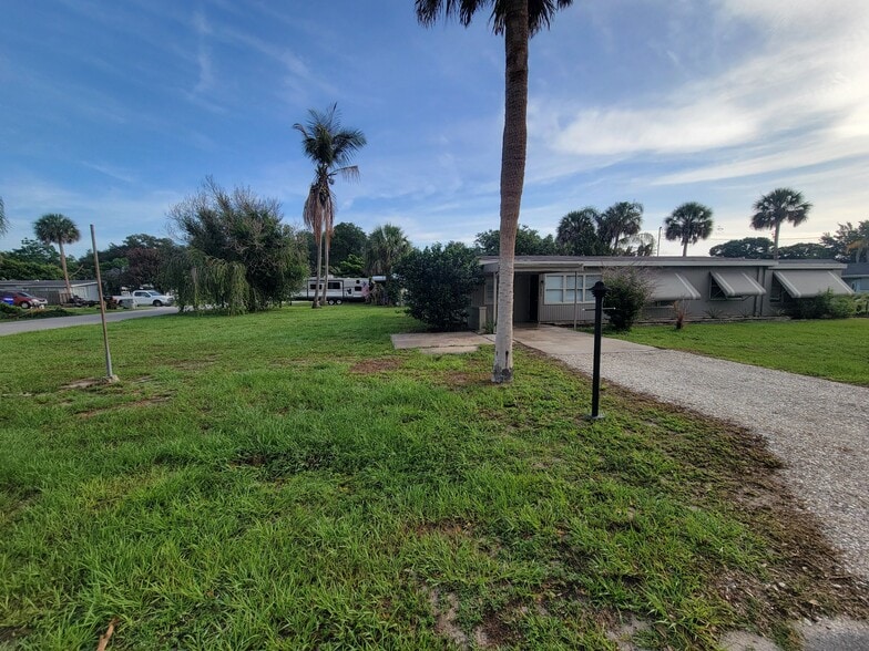 Building Photo - 1805 49th Ave