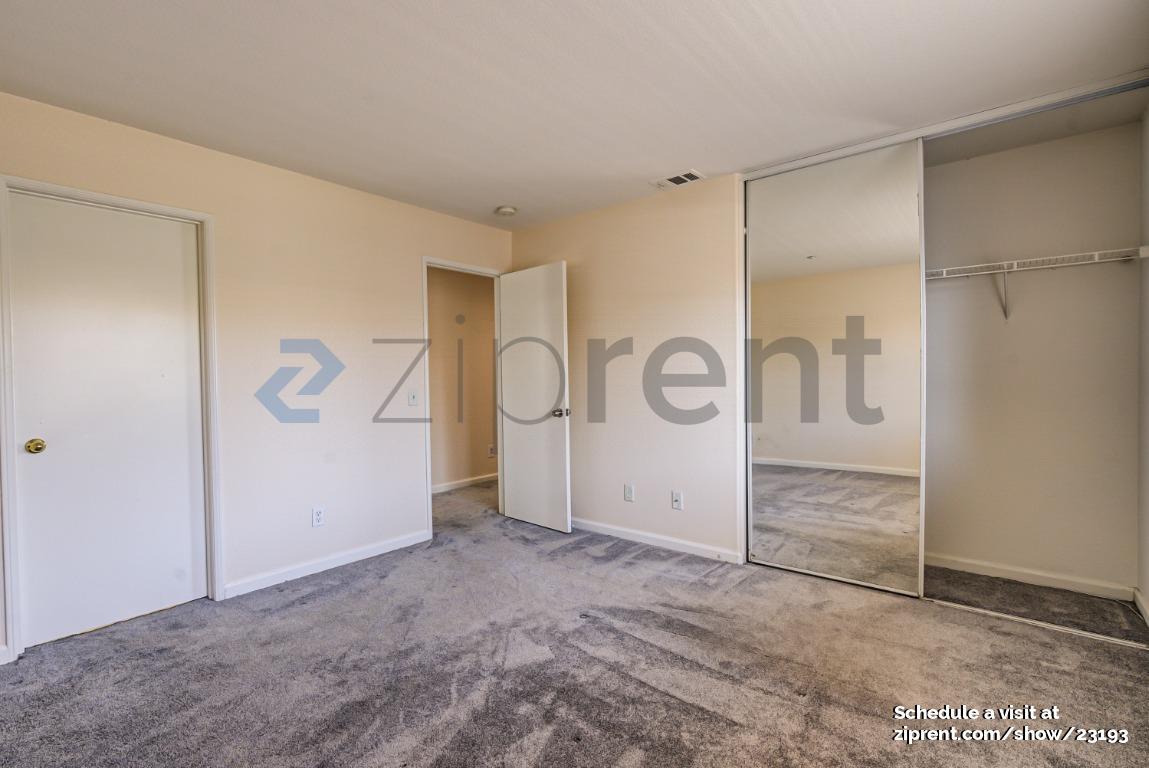 Building Photo - Unit