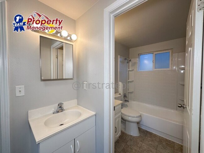 Building Photo - 1205 W Beacon St