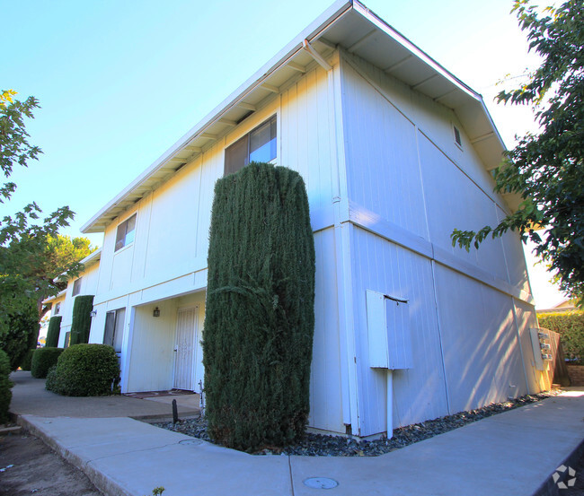 Primary Photo - Cambridge Apartments