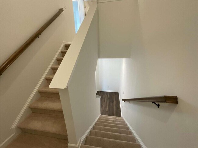 Building Photo - 5716 Schelton Pl