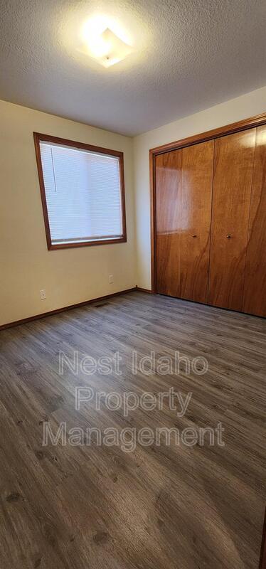Building Photo - 5048 S Cole Rd