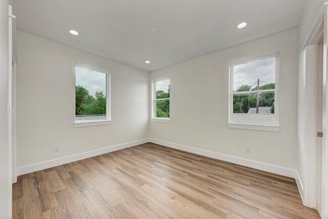 Building Photo - 401 Delmar Ave
