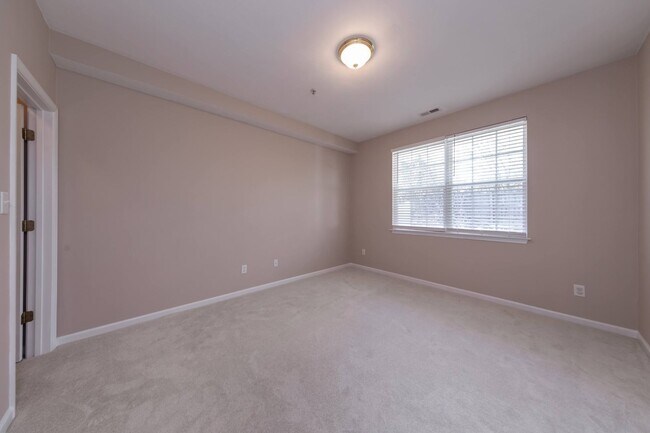 Building Photo - 1003 Rustads Cir