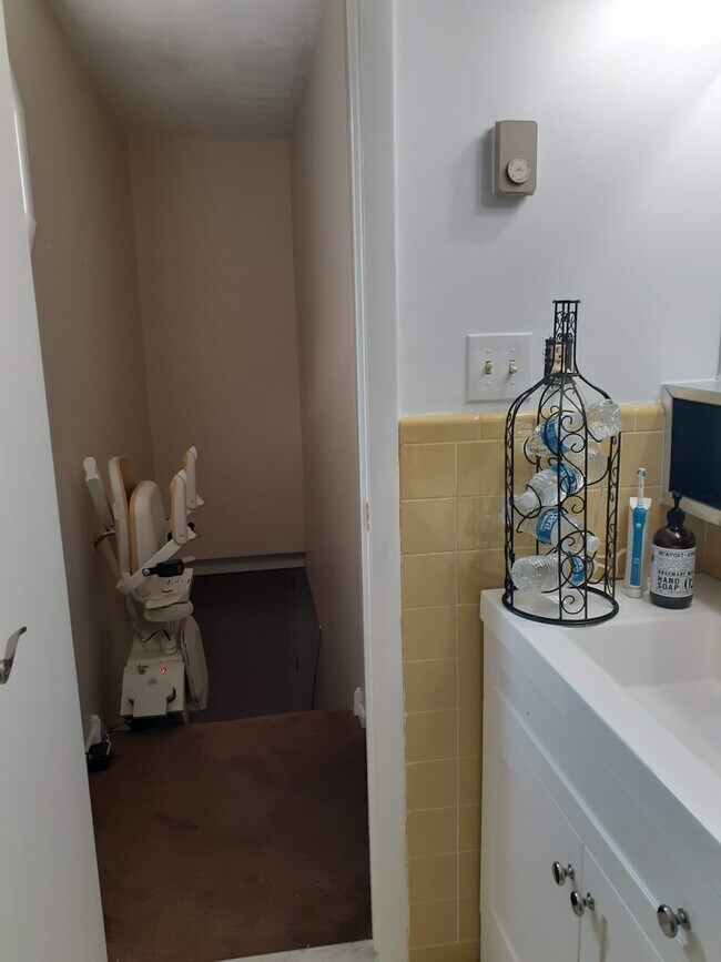 near staircase chair lift - 20 Elizabeth Way