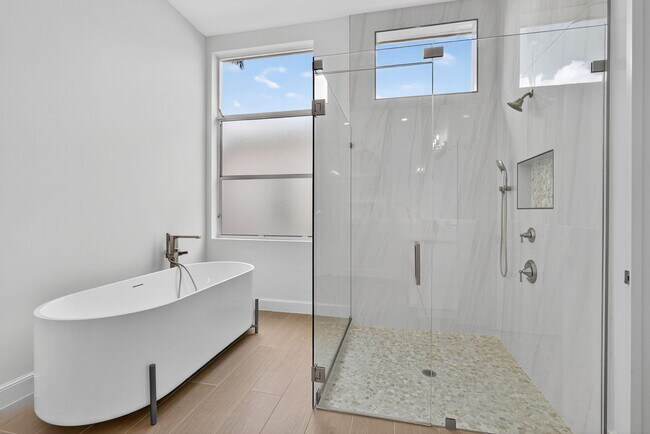 Building Photo - 8873 Via Brilliante