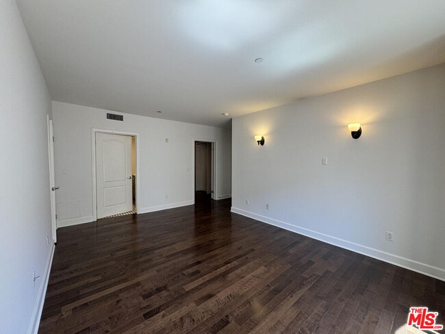 Building Photo - 1522 Amherst Ave