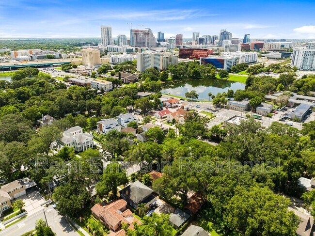 Building Photo - 732 Edgewater Dr