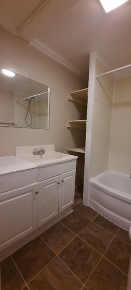 Building Photo - 3009 Clifton Ave