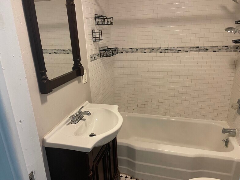 Building Photo - 873 10th Ave S